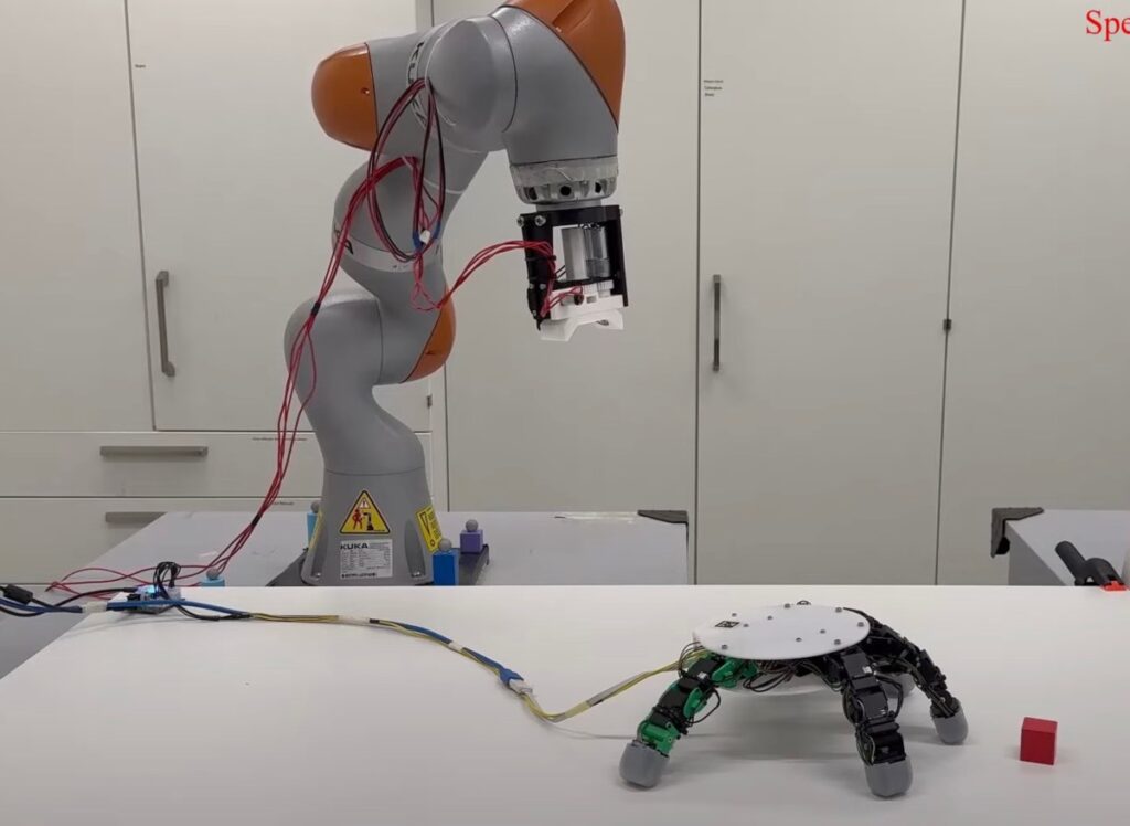 Innovative Robot Hand Crawls To Grasp Objects Independently