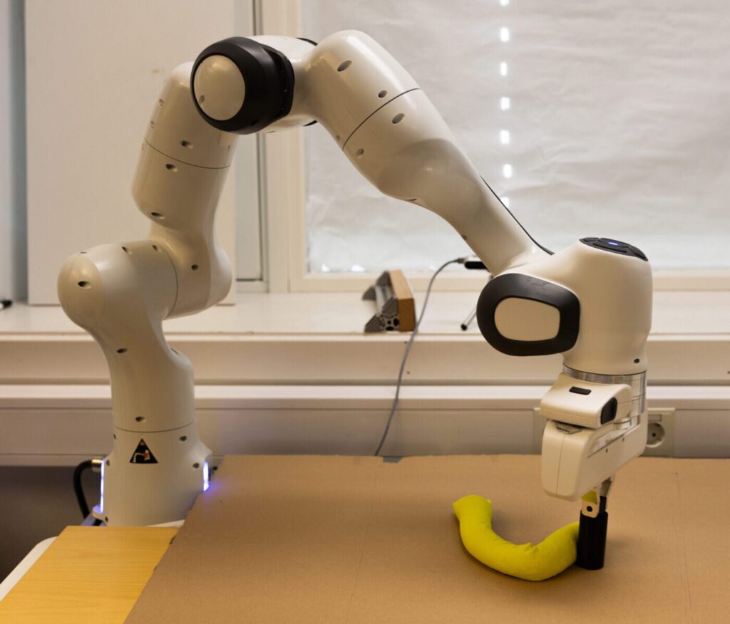 Ai Allows New Robot To Manipulate Soft And Pliable Objects